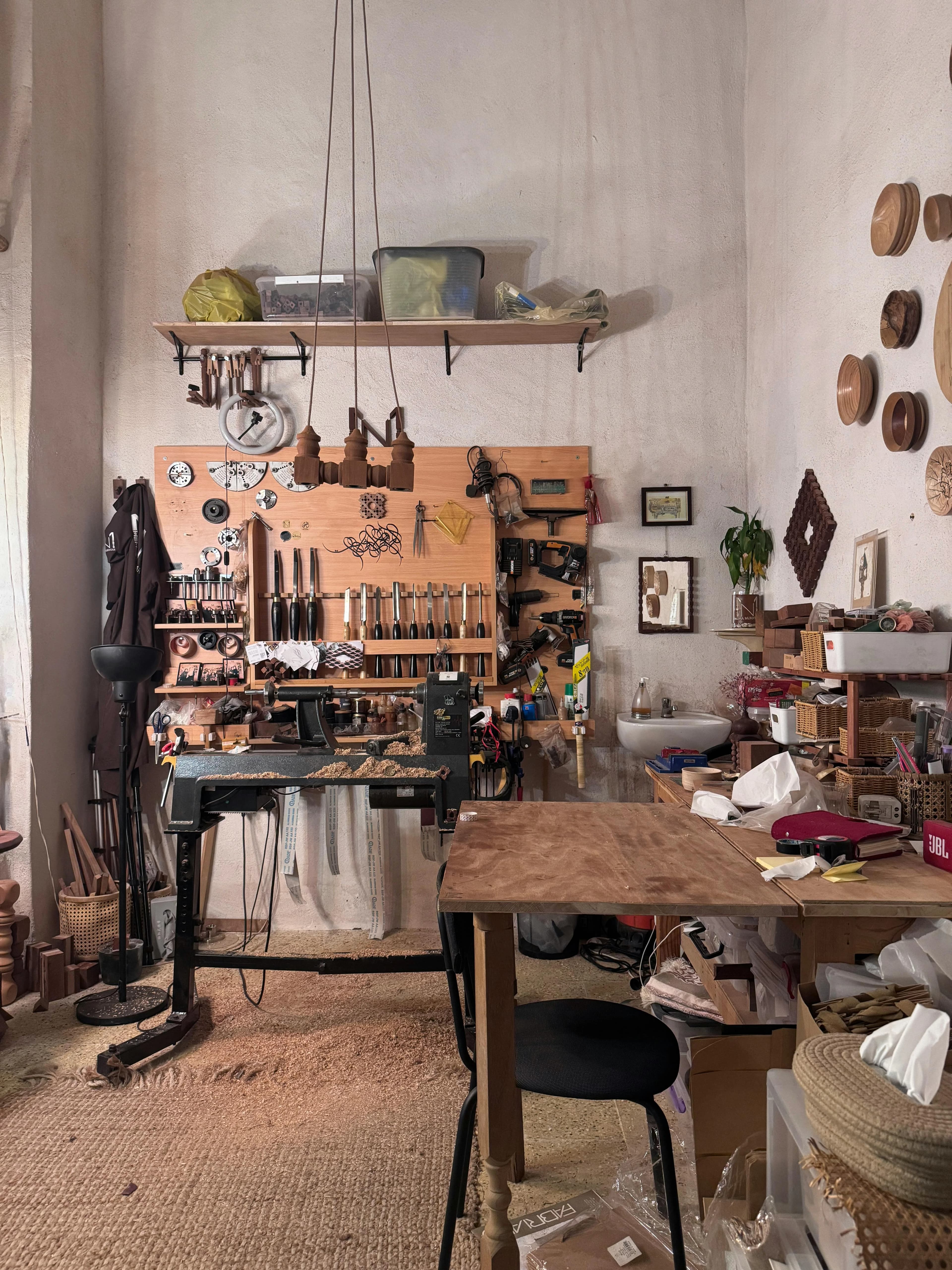 Image of a red barn in the snow.
